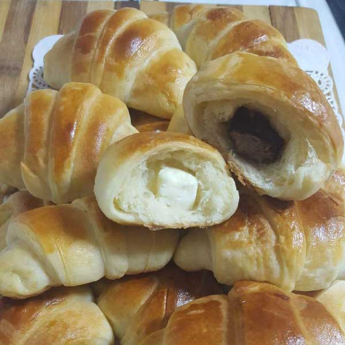 طرز تهیه کروسان پیچیدن خمیر کروسان